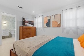 Guadalupe Bluff Modern House 5 Bedroom Home by RedAwning