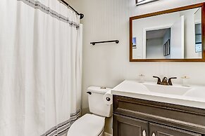 3e Amelia Landings 2 Bedroom Condo by RedAwning