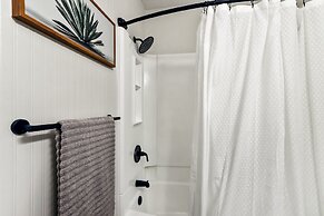 3e Amelia Landings 2 Bedroom Condo by RedAwning