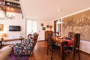 Maison Jaune by Wonderful Italy