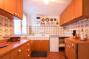 Maison Jaune by Wonderful Italy