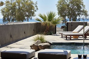 Oscar Beachfront Suites-Adults Only