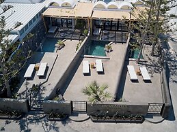 Oscar Beachfront Suites-Adults Only