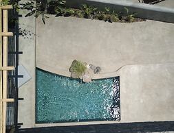 Oscar Beachfront Suites-Adults Only