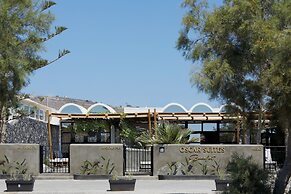 Oscar Beachfront Suites-Adults Only