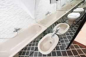 Caden Splace - Dbalconycollection at Piazza Navona