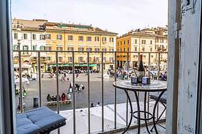 Caden Splace - Dbalconycollection at Piazza Navona