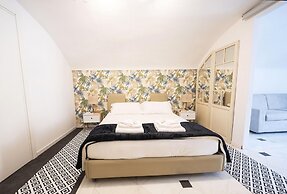 Caden Splace - Dbalconycollection at Piazza Navona