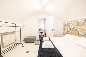 Caden Splace - Dbalconycollection at Piazza Navona