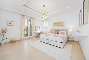 Maison Privee - Ultra-Luxury Villa w/ Private Pool & Beach on Palm