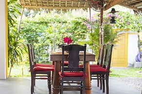 Be's Beach House An Bang