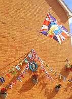 Marinaa Inn, Welcome Home