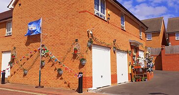 Marinaa Inn, Welcome Home