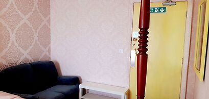 Marinaa Inn, Welcome Home