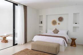 Lavender Rooftop 3BR Villa with a Heated Private Pool