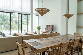 Lavender Rooftop 3BR Villa with a Heated Private Pool