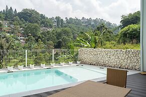 Lavender Rooftop 3BR Villa with a Heated Private Pool