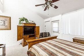 Park Avenue Upgraded 3 Bedroom Condominiums