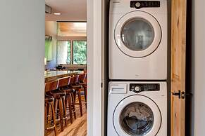 Park Avenue Upgraded 3 Bedroom Condominiums