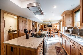 Park Avenue Upgraded 3 Bedroom Condominiums