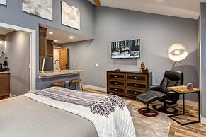 Park Avenue Upgraded 3 Bedroom Condominiums