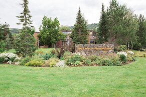 Park Avenue Upgraded 3 Bedroom Condominiums