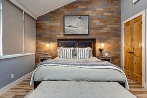 Park Avenue Upgraded 3 Bedroom Condominiums