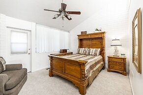 Park Avenue Upgraded 3 Bedroom Condominiums