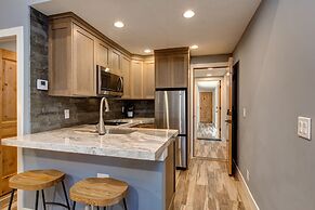 Park Avenue Upgraded 3 Bedroom Condominiums