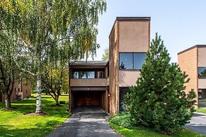 Park Avenue Upgraded 3 Bedroom Condominiums