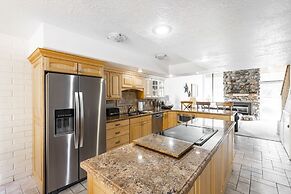 Park Avenue Upgraded 3 Bedroom Condominiums