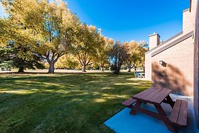 Park Avenue Upgraded 3 Bedroom Condominiums