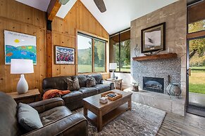 Park Avenue Upgraded 3 Bedroom Condominiums