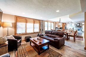 Park Avenue Upgraded 3 Bedroom Condominiums