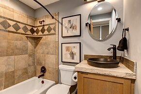 Park Avenue Upgraded 3 Bedroom Condominiums