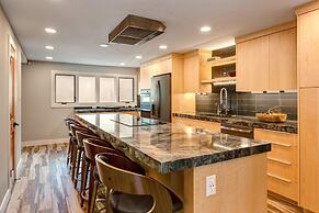 Park Avenue Upgraded 3 Bedroom Condominiums