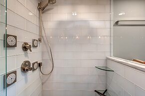 Park Avenue Upgraded 3 Bedroom Condominiums