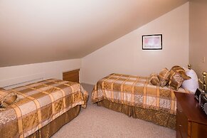 Three Kings Condominiums