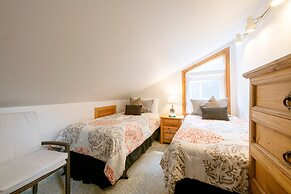 Three Kings Condominiums