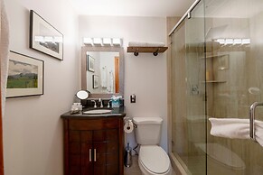 Three Kings Condominiums