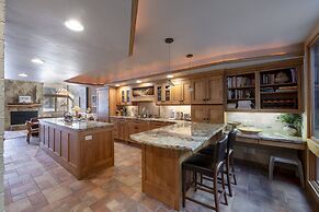 Park Avenue Upgraded 2 Bedroom Condominiums