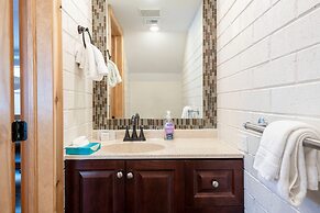 Park Avenue Upgraded 2 Bedroom Condominiums