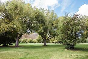 Park Avenue Upgraded 2 Bedroom Condominiums