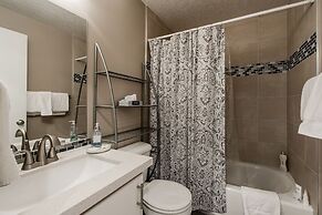 Park Avenue Upgraded 2 Bedroom Condominiums