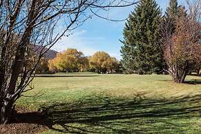 Park Avenue Upgraded 2 Bedroom Condominiums