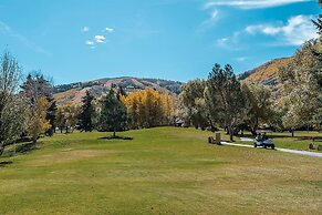 Park Avenue Upgraded 2 Bedroom Condominiums