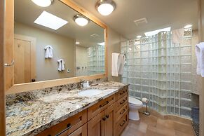 Park Avenue Upgraded 2 Bedroom Condominiums