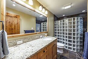 Park Avenue Upgraded 2 Bedroom Condominiums