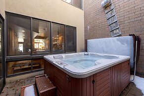 Park Avenue Upgraded 2 Bedroom Condominiums