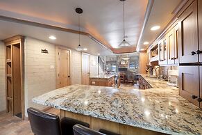 Park Avenue Upgraded 2 Bedroom Condominiums